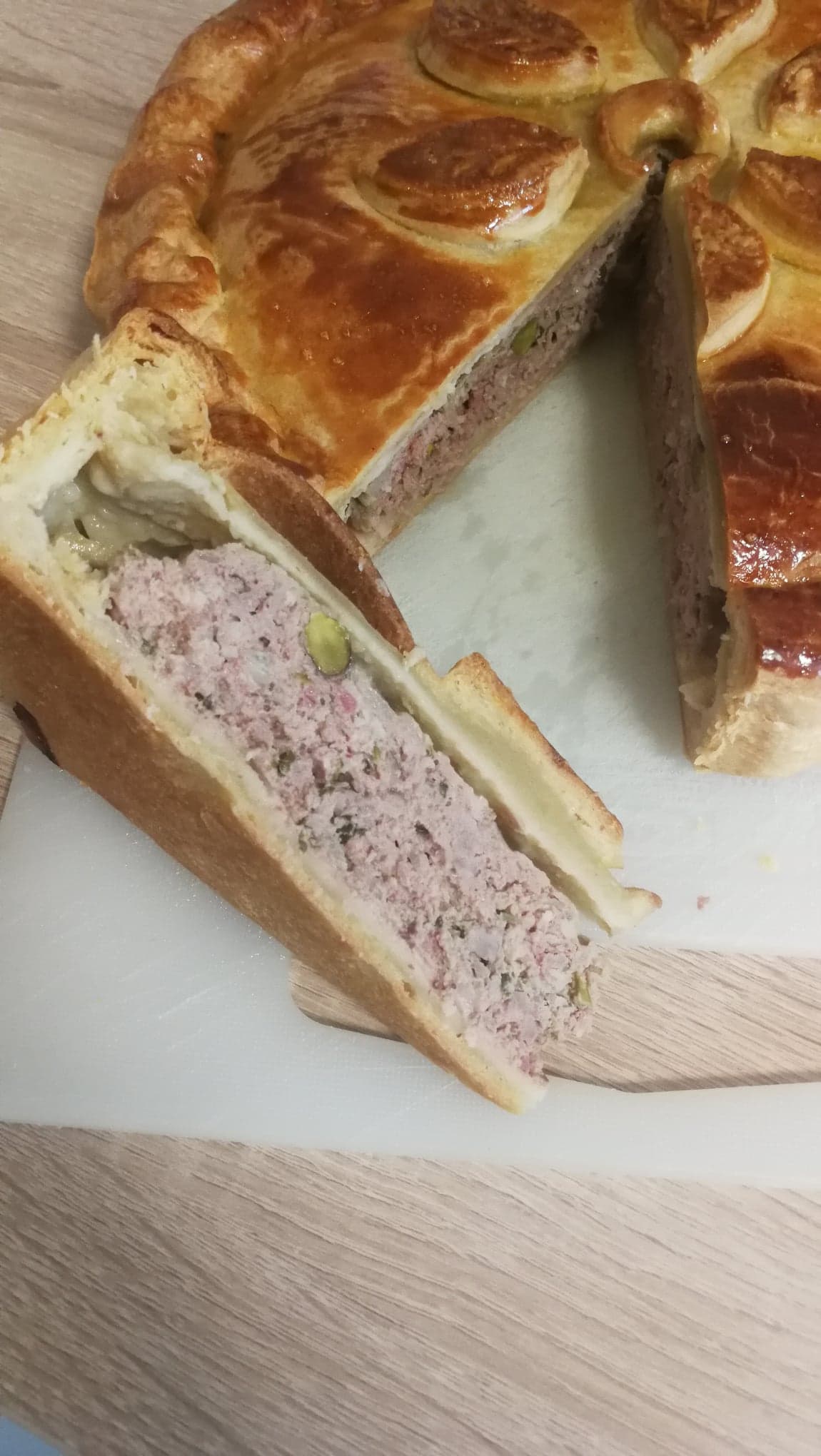 Tourte de colvert au poivre vert et pistaches