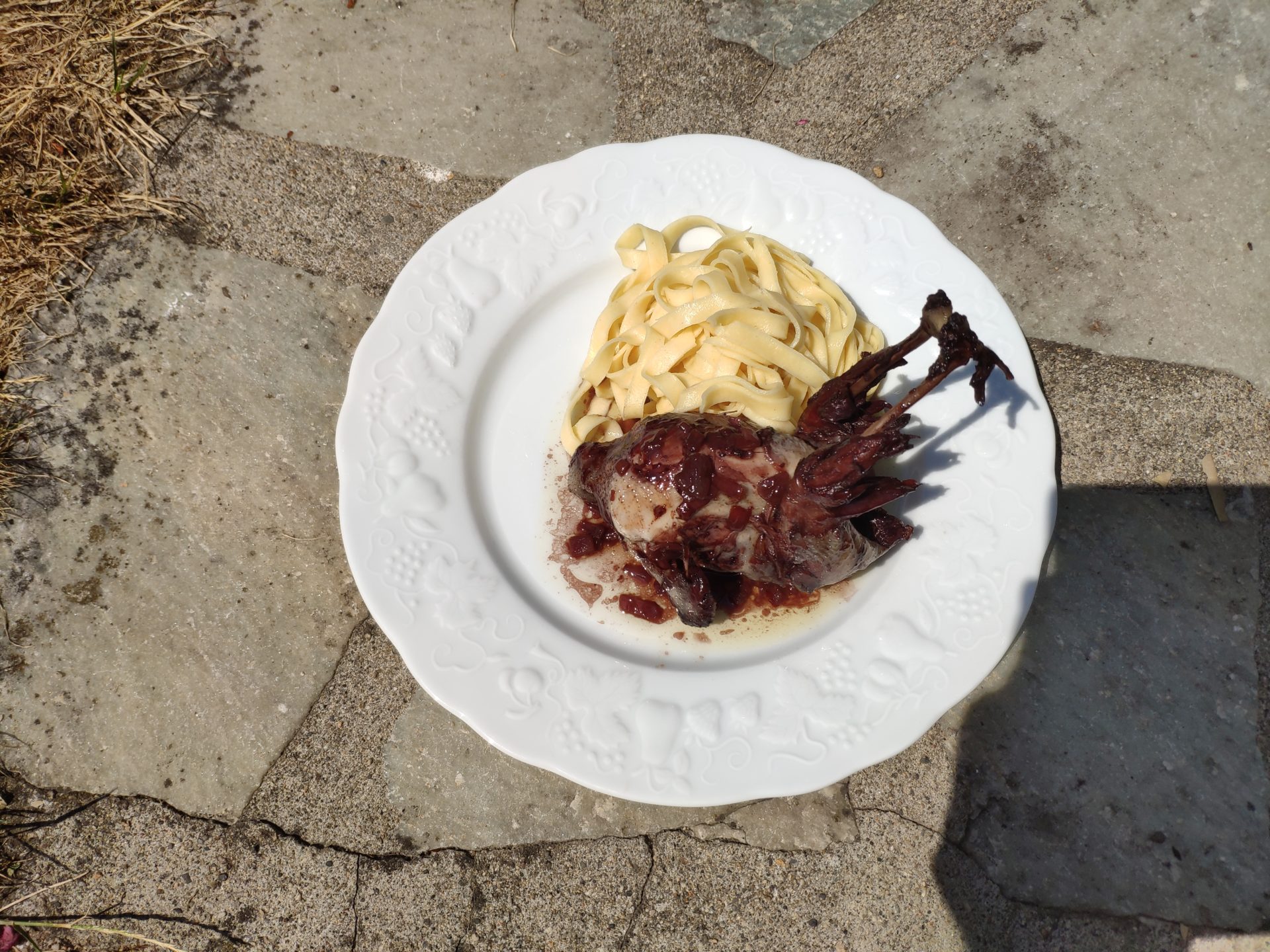 Cailles au vin rouge