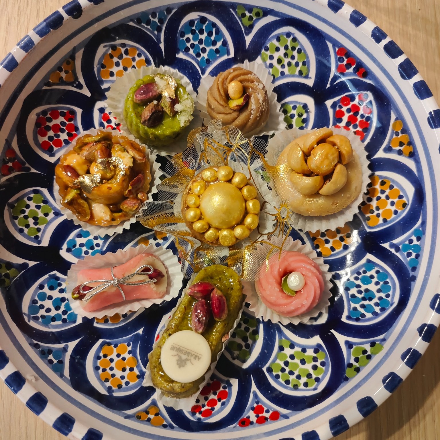 En #tunisie , nous avons mangé d'excellents #gateaux de chez @arabesque__patisserie
A tester absolument par toute voyageur se rendant à #djerba