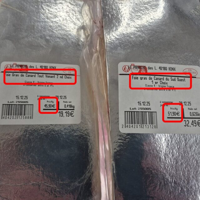 Alors que je fouillais dans les bacs de #foiegras , j'ai été heureux de trouver un foie bien moins cher que les autres.
C'est au moment de préparer mon #foiegrasmaison  que j'ai compris pourquoi.
Je suis retourné au supermarché, et dans le même bas, il y a bien deux types mélangés. Et si on ne fait pas attention, on se fait avoir !
On verra ce que vaut le tout venant le 25 décembre !
#food #noël #repasdenoël #instafood