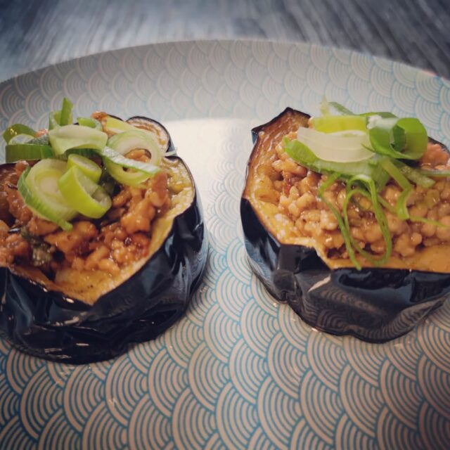 #aubergine farcie à la japonaise, avec du #porc haché, de la #miso , du #mirin et des #oignons 
Super bon !
#japanesefood #yummy #instafood #foodporn #food