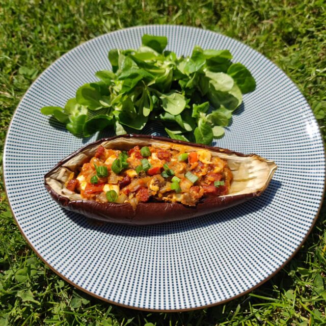 Quand tu as de la #feta des #aubergines et du #chorizo qui traînent, c'est l'heure de préparer une #aubergine farcie !
#foodporn #instafood #food #yummy