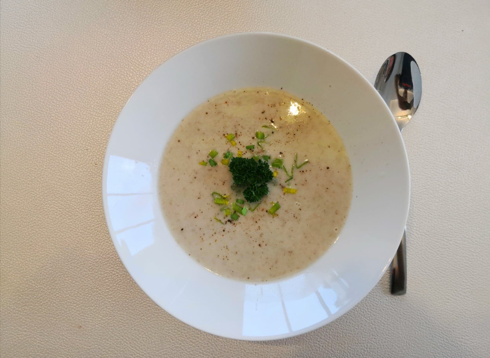 Soupe de champignons aux amandes