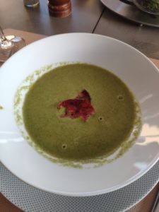 Velouté de fanes de radis et chorizo