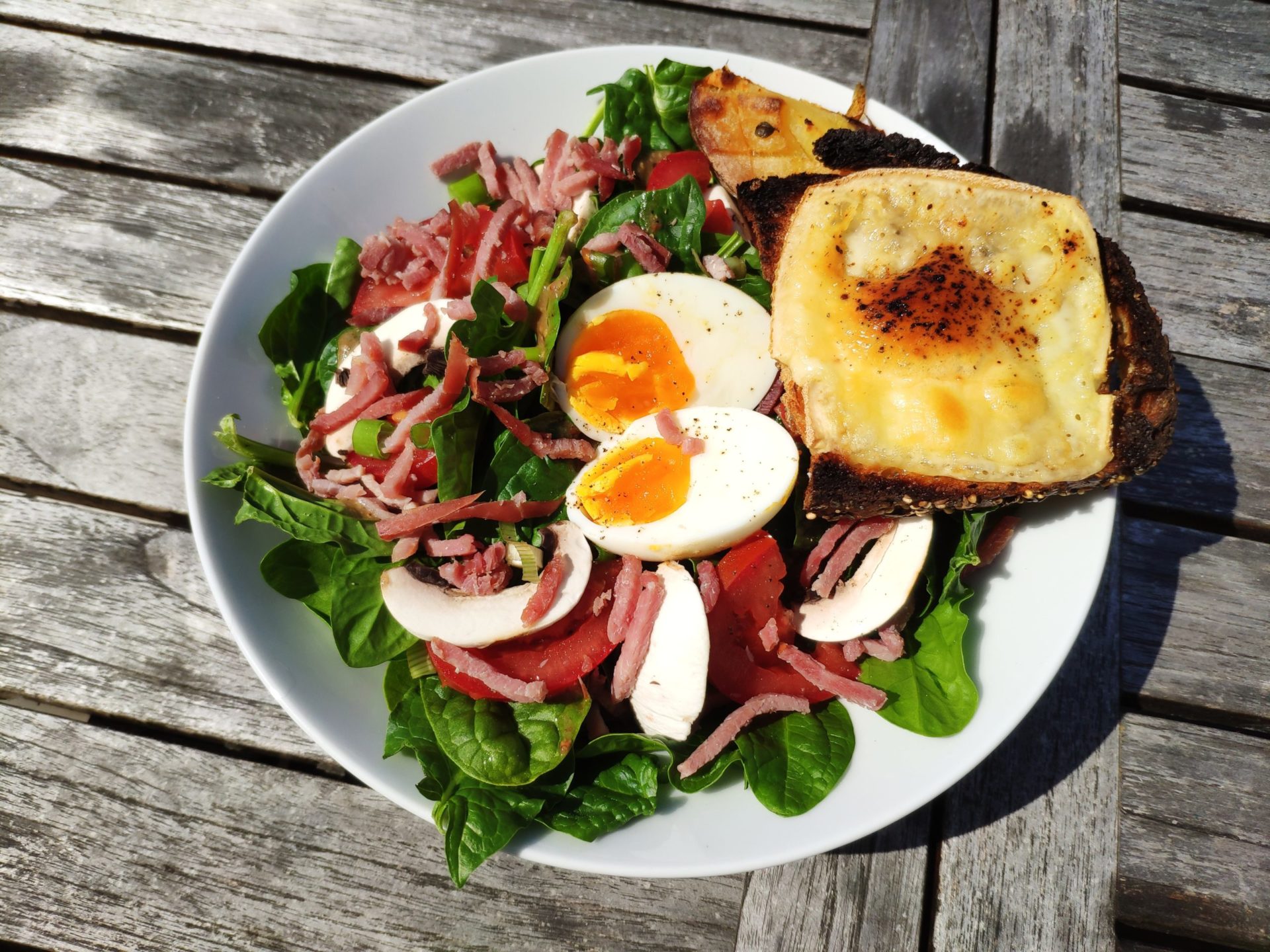 Salade de pousses d'épinards au bacon