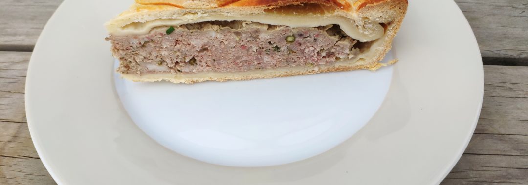 Tourte de colvert au poivre vert et pistaches