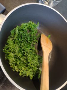 Soupe de fanes de carottes